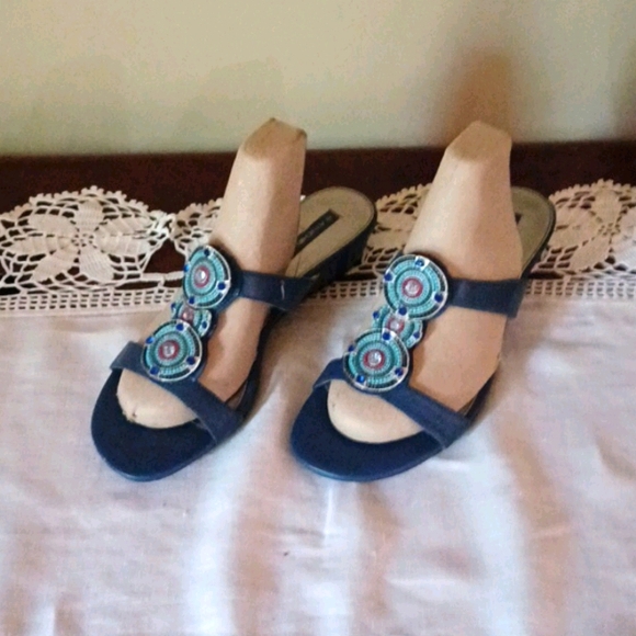 bandolino beaded sandals